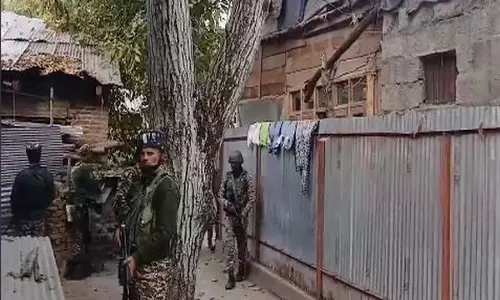 J-K: पुलवामा में आतंकियों ने मजदूर को गोली मारकर घायल कर दिया