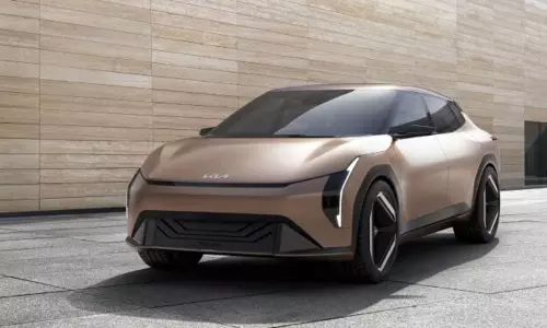 Kia Motors की शक्तिशाली EV4 को इसके वैश्विक डेब्यू से पहले देखा गया