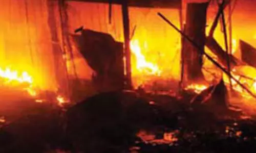 Assam : डिब्रूगढ़ में भीषण आग से 10 झोपड़ियां जलकर खाक