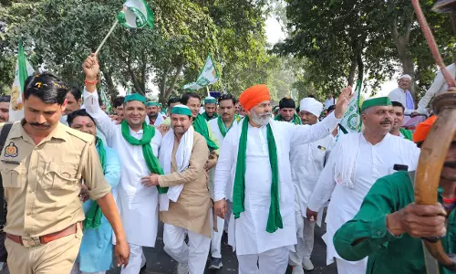 Muzaffarnagar: राकेश टिकैत की अगुवाई में कार्यकर्ताओं ने पदयात्रा शुरू की
