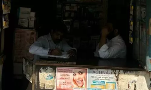 Muzaffarnagar: औषधि निरीक्षक ने सूजडू में मारा छापा Muzaffarnagar: औषधि निरीक्षक ने सूजडू में मारा छापा