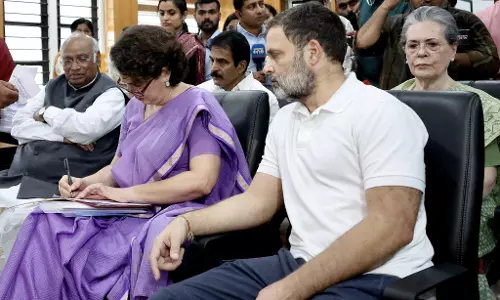 भाजपा ने प्रियंका गांधी वाड्रा के हलफनामे पर उठाया सवाल, कांग्रेस पर खड़गे के अपमान का भी लगाया आरोप
