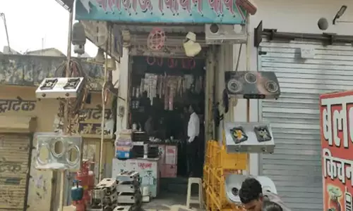 11 अवैध गैस सिलेंडर जब्त किए गए, जनरल स्टोर्स में खाद्य टीम ने मारी रेड