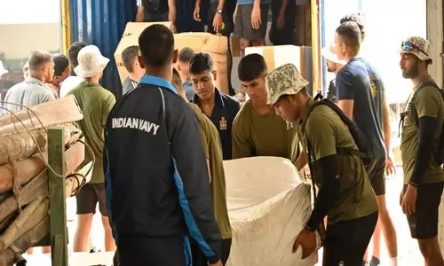 Indian Navy चक्रवात दाना के आने की तैयारी में जुटी, राहत प्रयासों में सहायता के लिए दो जहाज स्टैंडबाय पर