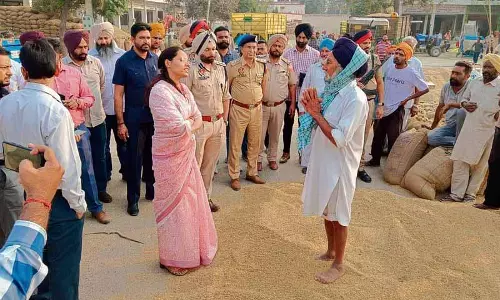 Punjab: किसानों ने कहा कि उनकी शिकायतों का समाधान करने वाला कोई नहीं