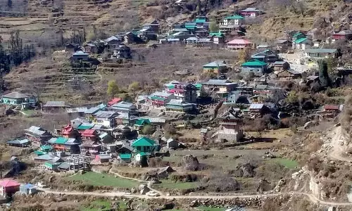 Himachal: तीर्थन घाटी के निवासी बार-बार बिजली कटौती से जूझ रहे Himachal: तीर्थन घाटी के निवासी बार-बार बिजली कटौती से जूझ रहे