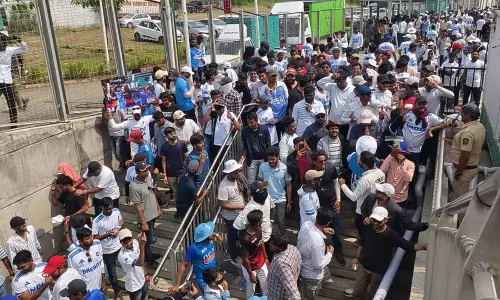 शर्मनाक! भीषण गर्मी में पीने के पानी की कमी, फैंस ने MCA हमें पानी दो के नारे लगाए शर्मनाक! भीषण गर्मी में पीने के पानी की कमी, फैंस ने MCA हमें पानी दो के नारे लगाए