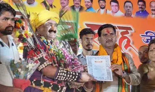 केंद्रीय राज्य मंत्री Tokhan Sahu ने किया अनिल गढ़ेवाल का सम्मान केंद्रीय राज्य मंत्री Tokhan Sahu ने किया अनिल गढ़ेवाल का सम्मान