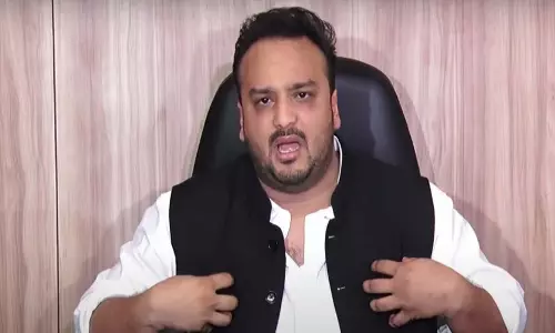 Mumbai: जीशान सिद्दीकी ने कांग्रेस-सेना यूबीटी की आलोचना की Mumbai: जीशान सिद्दीकी ने कांग्रेस-सेना यूबीटी की आलोचना की