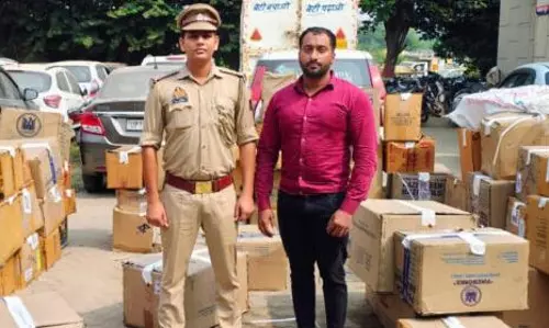 Ghaziabad: पुलिस ने छापेमारी कर लाखों रुपये के अवैध पटाखे जब्त किये Ghaziabad: पुलिस ने छापेमारी कर लाखों रुपये के अवैध पटाखे जब्त किये