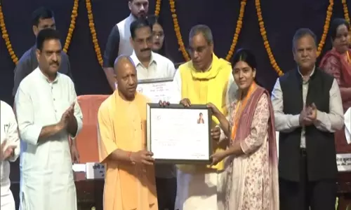 Lucknow: मुखयमंत्री योगी ने चयनित 1950 युवाओं को दिए नियुक्ति पत्र