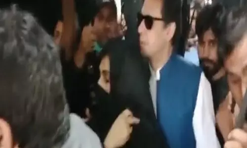 Imran Khan की पत्नी बुशरा बीबी को तोशखाना-II मामले में जमानत मिली