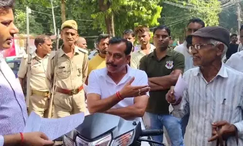 चर्चा में भाजपा विधायक: स्कूटी पर बैठकर SDM को हड़काया, उसके बाद...