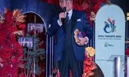 Boman Irani को IFFSA टोरंटो में ये खास अवॉर्ड मिला Boman Irani को IFFSA टोरंटो में ये खास अवॉर्ड मिला
