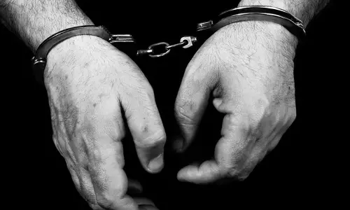 Tripura : पुलिस ने ड्रग डीलर को किया गिरफ्तार Tripura : पुलिस ने ड्रग डीलर को किया गिरफ्तार