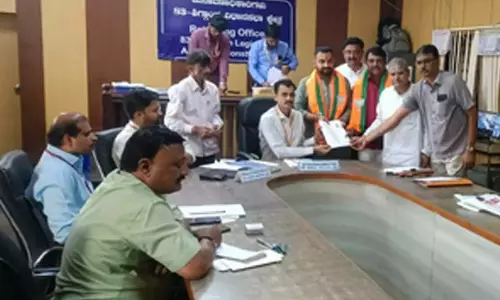बसवराज बोम्मई के बेटे ने Karnataka विधानसभा उपचुनाव के लिए नामांकन दाखिल किया बसवराज बोम्मई के बेटे ने Karnataka विधानसभा उपचुनाव के लिए नामांकन दाखिल किया
