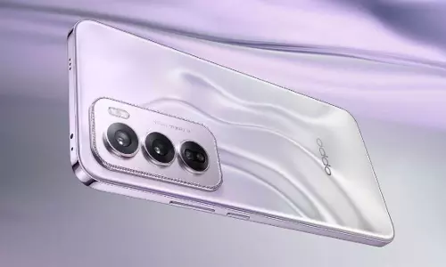 Oppo Reno 13 Pro,50MP पेरिस्कोपिक लेंस और 500mAh बैटरी के साथ लॉन्च Oppo Reno 13 Pro,50MP पेरिस्कोपिक लेंस और 500mAh बैटरी के साथ लॉन्च