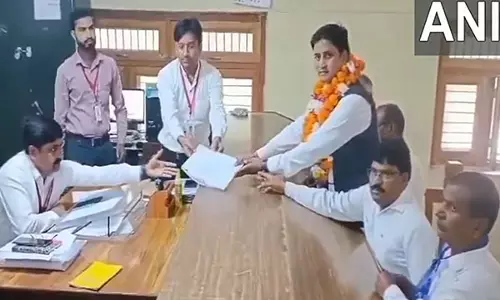 यूपी उपचुनाव: करहल विधानसभा सीट से BSP उम्मीदवार डॉ. अवनीश शाक्य ने नामांकन दाखिल किया