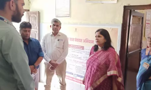 Jaipur: प्रमुख शासन सचिव सहित अन्य अधिकारियों ने किया विभिन्न चिकित्सा संस्थानों का निरीक्षण Jaipur: प्रमुख शासन सचिव सहित अन्य अधिकारियों ने किया विभिन्न चिकित्सा संस्थानों का निरीक्षण