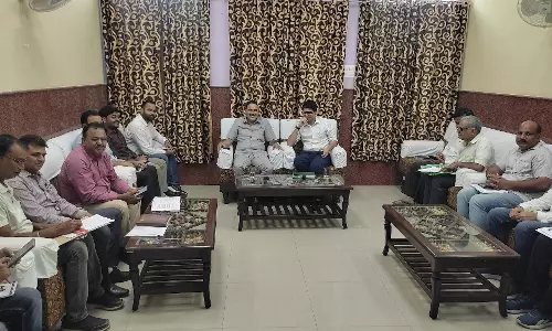 Bundi: जिला प्रभारी सचिव ने की बजट घोषणाओं के क्रियान्‍वयन की समीक्षा