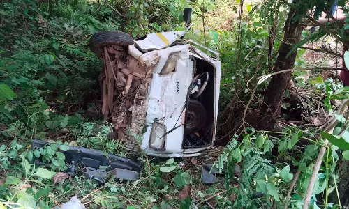 GOA: कर्टी में सड़क दुर्घटना में चालक घायल