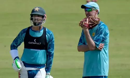 पाकिस्तान टेस्ट कोच ने PCB के साथ काम करने पर आखिरकार अपनी चुप्पी तोड़ी पाकिस्तान टेस्ट कोच ने PCB के साथ काम करने पर आखिरकार अपनी चुप्पी तोड़ी