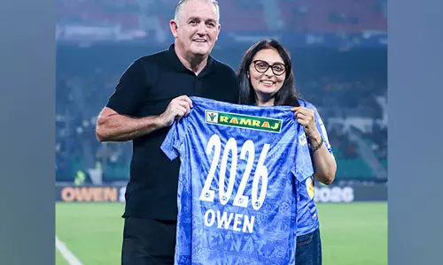 चेन्नईयिन FC ने 2026 तक नए अनुबंध के साथ मुख्य कोच ओवेन कॉयल पर भरोसा बनाए रखा चेन्नईयिन FC ने 2026 तक नए अनुबंध के साथ मुख्य कोच ओवेन कॉयल पर भरोसा बनाए रखा