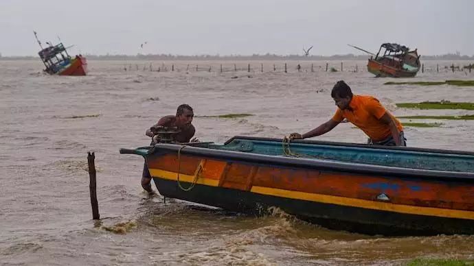 Odisha: उड़ान परिचालन स्थगित, रेलगाड़ियां रद्द