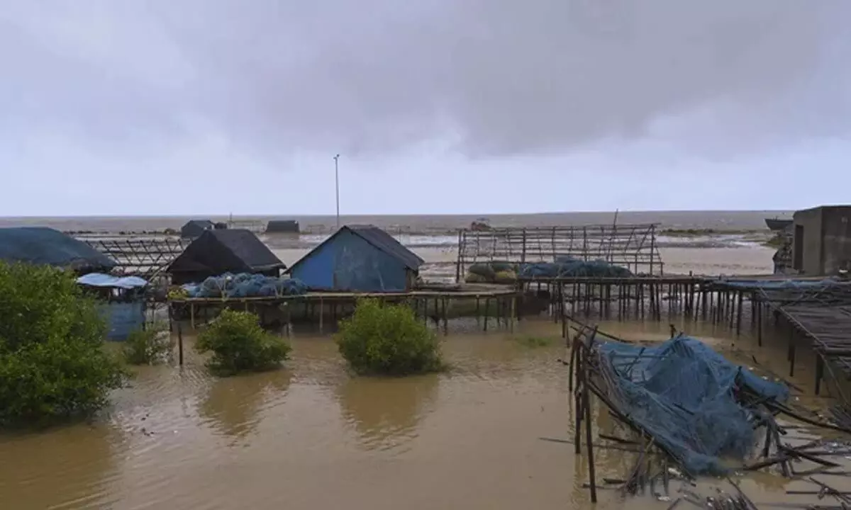 Odisha: ओडिशा में भारी बारिश, भूस्खलन जारी