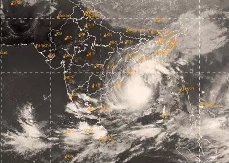 चक्रवात दाना ने धरती पर पहुंचने की प्रक्रिया पूरी कर ली: IMD