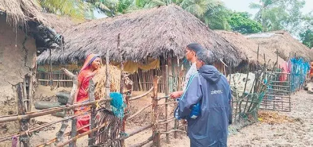 Odisha के ग्रामीणों ने भूमि पट्टे की मांग को लेकर चक्रवात आश्रय में जाने से किया इनकार