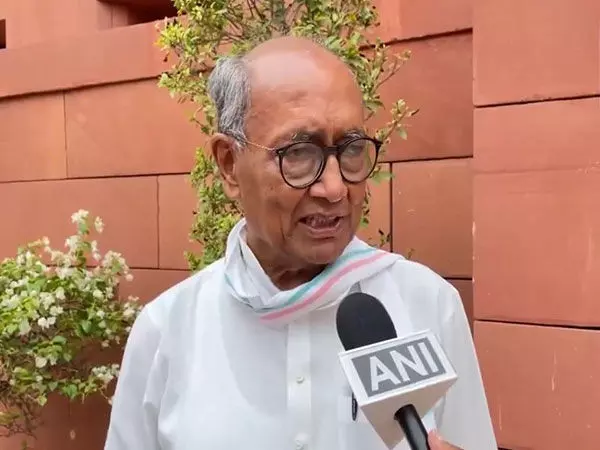 Digvijaya Singh ने शिवराज चौहान के बेटे को अपने शब्दों पर ध्यान देने की सलाह दी