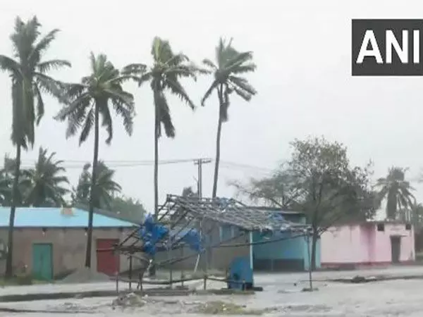 Cyclone Dana: प्रभावित राज्यों में ट्रेनें सामान्य रूप से चलेंगी