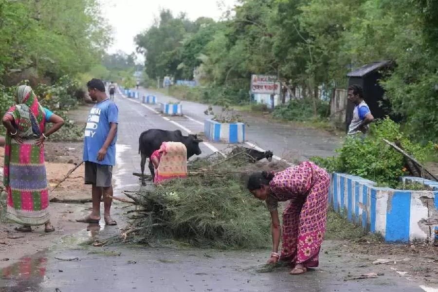 चक्रवात दाना के कारण कोलकाता में बड़े पैमाने पर जलभराव, KMC हाई अलर्ट पर