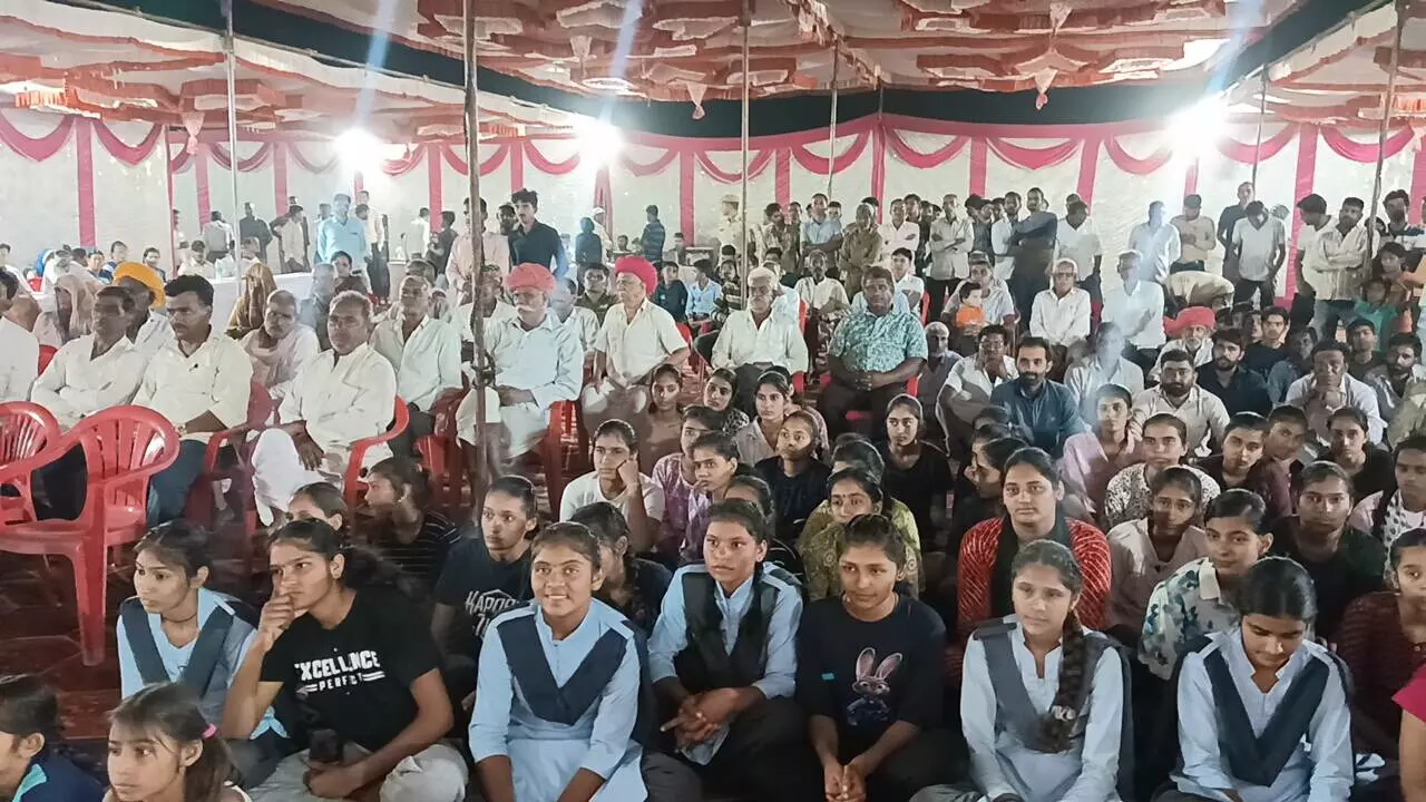 Chittorgarh: मरजीवी में रात्रि चौपाल का आयोजन जिला कलेक्टर ने सुनी लोगों के अभाव- अभियोग