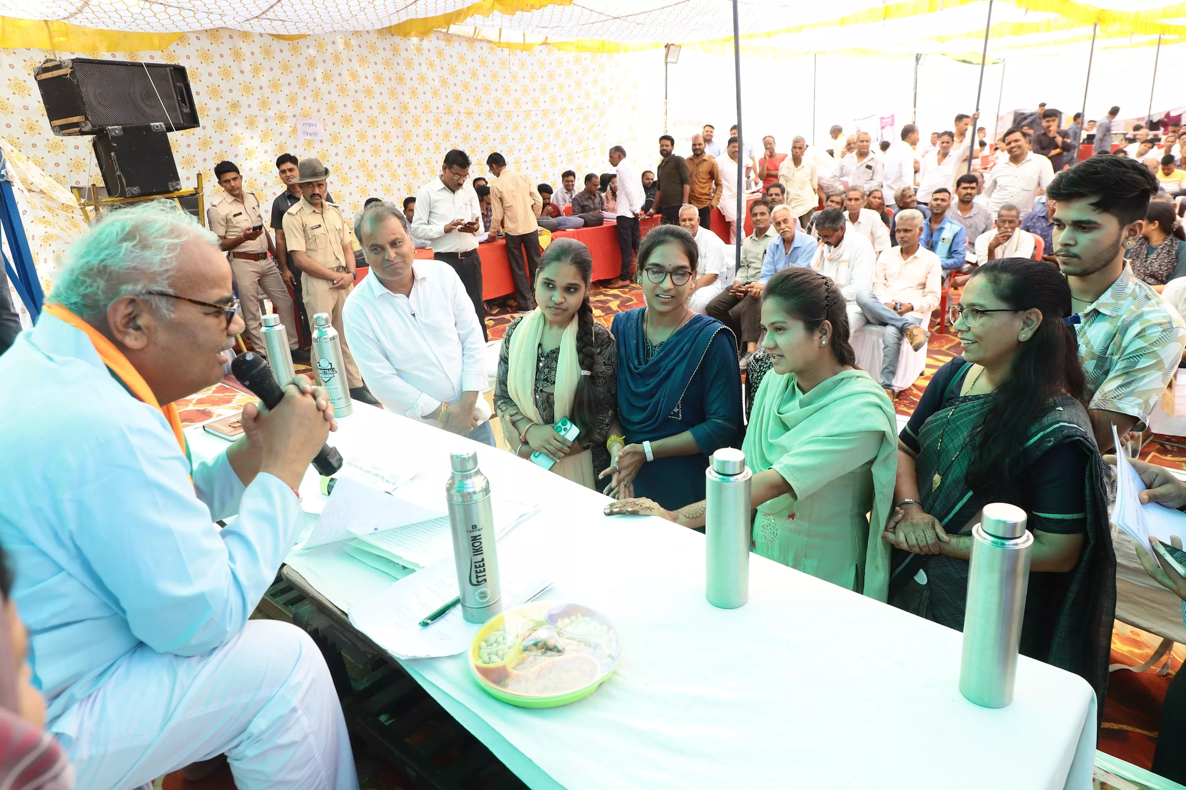 Kota: प्रवेश से वंचित 9 छात्रों का करवाया एडमिशन Kota: प्रवेश से वंचित 9 छात्रों का करवाया एडमिशन