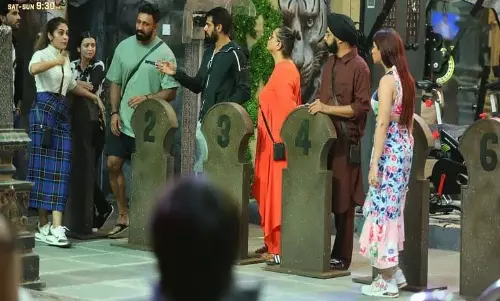 Viewers ने बिग बॉस 18 के मेकर्स पर निशाना साधा Viewers ने बिग बॉस 18 के मेकर्स पर निशाना साधा