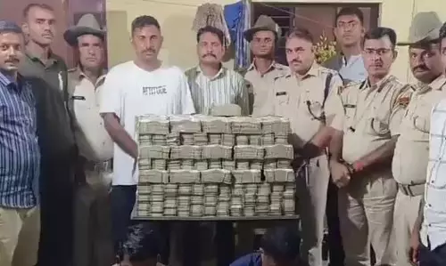 नोटों से भरी कार पकड़ी गई, गिनती में 7 करोड़ कैश बरामद