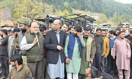 J&K: प्रधानमंत्री और गृह मंत्री के साथ मुख्यमंत्री की बैठक हुई