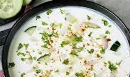 Recipe: नई रायता डिश ट्राई करना चाहते हैं तो घर पर बनाएं स्वादिष्ट खीरा प्याज रायता Recipe: नई रायता डिश ट्राई करना चाहते हैं तो घर पर बनाएं स्वादिष्ट खीरा प्याज रायता