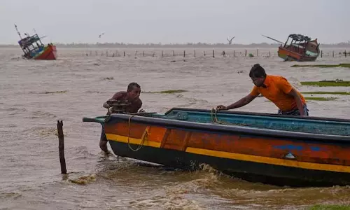 Odisha: उड़ान परिचालन स्थगित, रेलगाड़ियां रद्द Odisha: उड़ान परिचालन स्थगित, रेलगाड़ियां रद्द