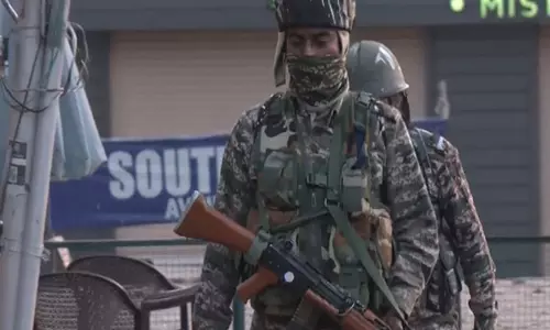 J-K: आतंकी हमले के बाद बारामुल्ला में सेना का अभियान जारी J-K: आतंकी हमले के बाद बारामुल्ला में सेना का अभियान जारी