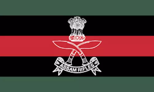 Assam  राइफल्स ने जवाहर नवोदय विद्यालय, बिश्वनाथ चाराली में हथियारों का प्रदर्शन किया