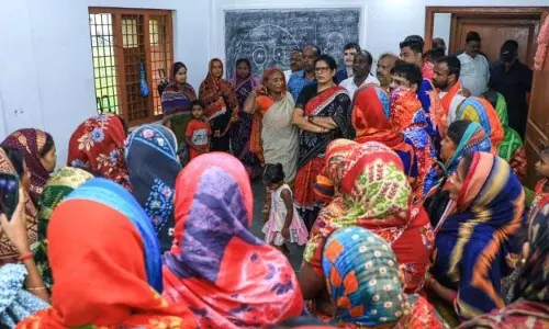 मंत्रियों ने उपायों की समीक्षा के लिए जिलों का दौरा किया मंत्रियों ने उपायों की समीक्षा के लिए जिलों का दौरा किया