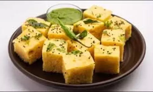 रेसिपी:  पोहा से बनाएं स्पंजी ढोकला