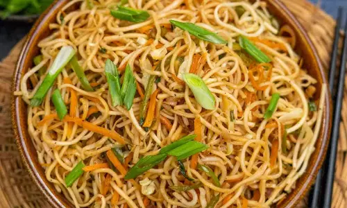 Whole Wheat हक्का नूडल्स रेसिपी