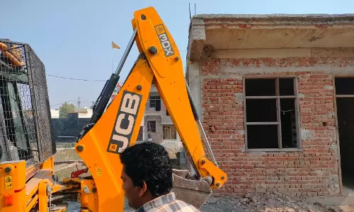 Noida: अधिसूचित क्षेत्र में प्राधिकरण का चला बुलडोजर Noida: अधिसूचित क्षेत्र में प्राधिकरण का चला बुलडोजर