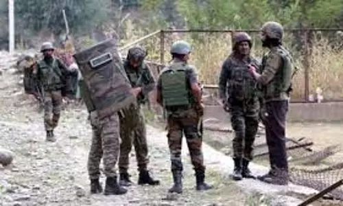 जम्मू-कश्मीर में आतंकवादी हमले में 2 जवान, 2 सेना पोर्टर घायल