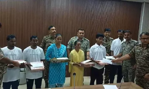 6 नक्सलियों ने छोड़े हथियार, फोर्स के समक्ष किया आत्मसमर्पण