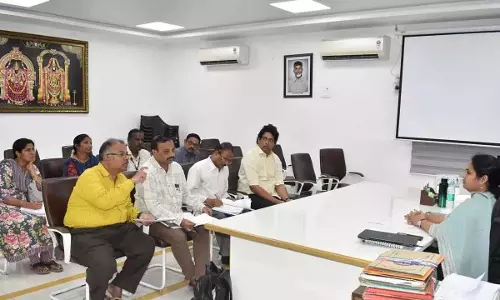 Tirupati: अधिकारियों को विकास कार्य पूरा करने के निर्देश